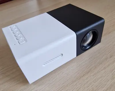 SALE! Salange YG300 Mini LED Projector Yg300  1000 Lumen 320x240P HDMI UK Seller • £19.99