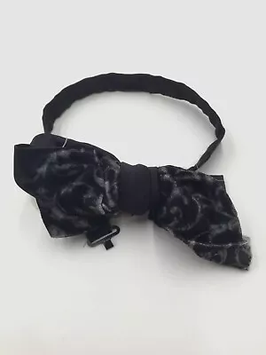 $125 Neiman Marcus Men's Gray Velvet Tuxedo Adjustable Neck-Tie Bow-Tie Pre-Tied • $35.18