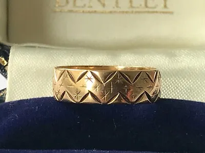 9ct Gold Wedding Band 1989 Vintage Ring With Star And Zig Zag Pattern  - Size L • $248.67
