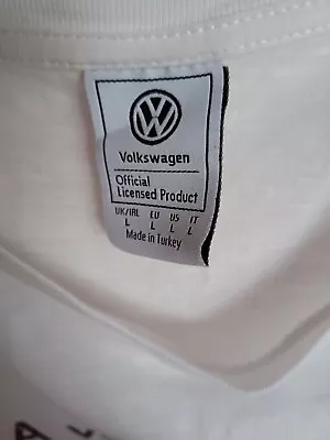 Volkswagen Campervan Christmas T-shirt  - Large • £6