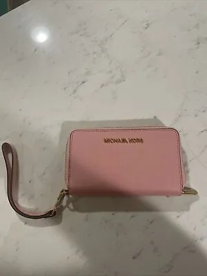 New Michael Kors Lg Phone Case Wristlet/wallet Pale Pink  • $60