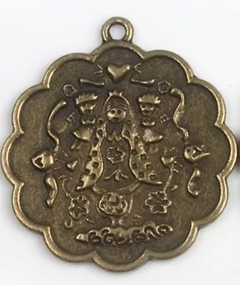 Scalloped Edge Virgencita Plis Cuidame Mucho Brasstone Religious Medal • $5.24