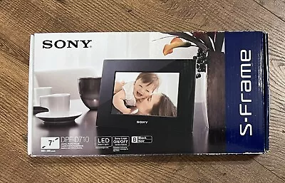 Sony Digital Black Picture Frame W/ Stand And Remote CD-ROM DPF-D710 7” Screen • $26.99