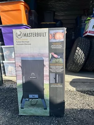 Masterbuilt MB20077618 30 Inch Analog Electric Smoker • $180