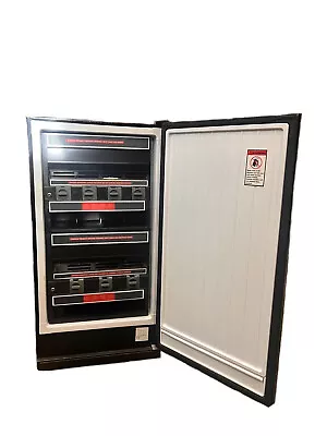 FMR6 Refrigerated Vending Machine SODA ONLY Analog NEW OPEN BOX SEE PICTURES • $799.99