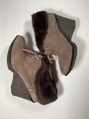 Brown B. Makowsky Nellie Size 8.5M Women's Suede Lace-up Booties Shoes Fur Trim • $34.99