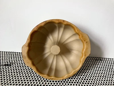 $11 • Buy The Pampered Chef Family Heritage Stoneware 10  Bundt Pan Baking Fluted Retired