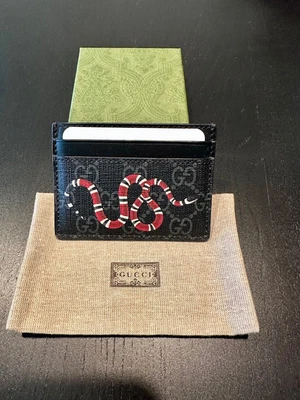 $145 • Buy Gucci Kingsnake Print GG Supreme Card Case BRAND NEW, Black And Red