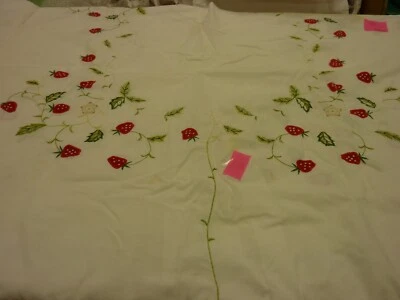 $35.99 • Buy VINTAGE STRAWBERRY APPLIQUÉ WHITE  OVAL TABLECLOTH  82” X 66”