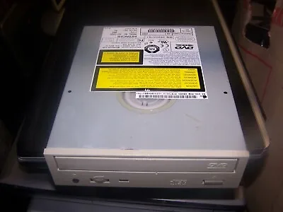 Apple Logo'd Hitachi GD-7000 - 8X DVD-ROM Drive - IDE - Internal Off White • $39.90