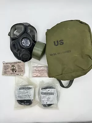 US Army M40A1 (M40) Black Gas Mask Size M/ L  With  Bag Booklet Accessories • $168.95