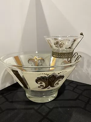 Vtg Mid-Century Glass Fleur De Lis Gold Design 60’s Chip & Dip Serving Bowl • $22