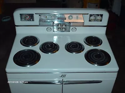 L&h Range Six Burner ( White And Chrome ) • $3000