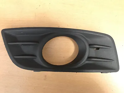Volvo V50 Front Fog Light Grille Cover Trim Os Drivers Right Side 07-12 30779101 • $36.11
