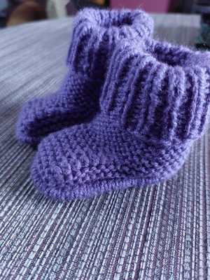 £3.50 • Buy Hand Knitted Baby Bootees