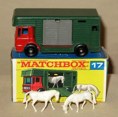 Matchbox 17 D/E AEC Horse Box Reproduction Plastic Set Of Horses Only • £4.95