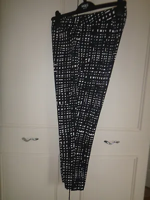 Jasper Conran Slim Leg Black & White Cropped Trousers Size 14 Inside Leg 25ins • £2.90