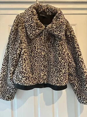 Decjuba Jacket - Faux Fur Size L • $60
