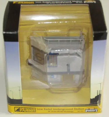 New SceneCraft By Bachmann 42-221 N Scale Low Relief London Underground Station • £29.99