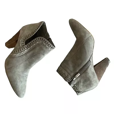 VINCE CAMUTO Gray Suede Reeista Cutout Side Point-Toe Ankle Boots Size 8.5M • $25.99