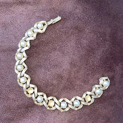 Trifari Crown Bracelet Pearls Vintage Links Gold Tone 7”.5 • $25