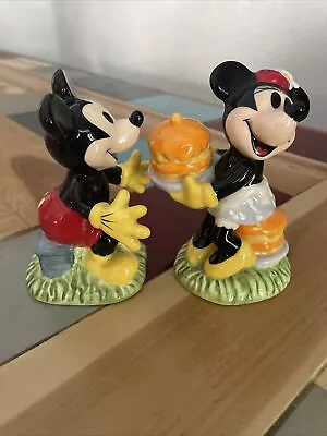 Disney Comic Strip Mickey & Minnie Mouse Ceramic Salt & Pepper Gibson 2006 • $14.99