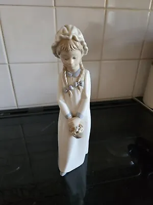Lladro Zaphir Girl Figurine In Nightgown • £19.95