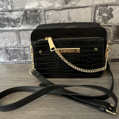 £14.99 • Buy River Island Black & Gold Crossbody Bag With Gold Chain Excellent  Condition 👜