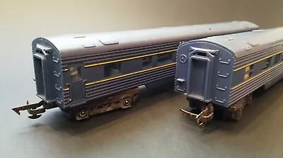 £5 • Buy Two Tri-ang R24/25 1st Series Transcontinental Coach OO Gauge (K54)