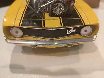 Muscle Machines 1969 Chevy Camero Yellow With Strips 1:18 Scale  (No Box) • $49