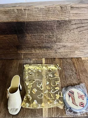 £5.75 • Buy Just The Right Shoe With Compact Mirror.