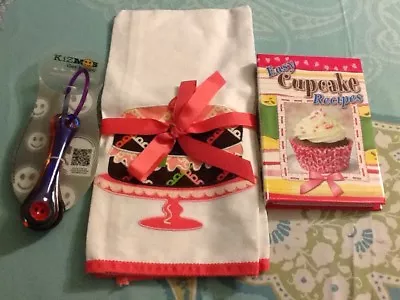 VERA BRADLEY Tea Towel Easy Cupcake Recipe Book And Measuring Spoons Gift Set • $20