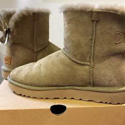 Ugg Short Bailey Bow Ii Beige Suede Winter Classic Boots Size 9 • $80