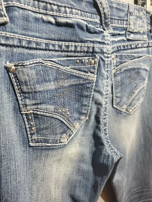 $20 • Buy Hydraulic Women’s Lola Curvy Distressed Womens Jeans Size 5/6 Measured 30Wx33L