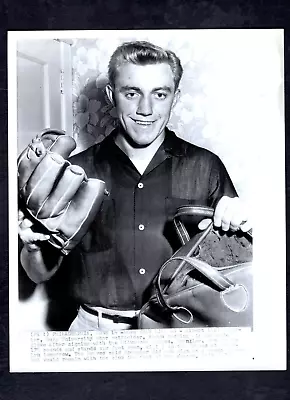 Al Spangler Of Duke University Signs With The Milwaukee Braves 1954 Press Photo • $9.99