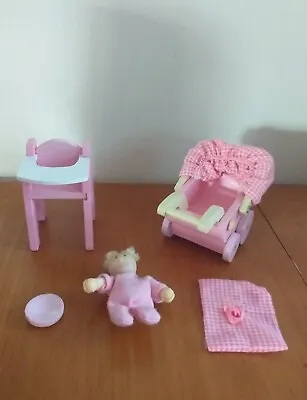 £10 • Buy Le Toy Van Rosebud Nursery Set And Baby Pink