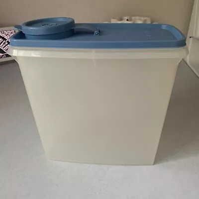 Vintage Tupperware Cereal/Food Keeper Container 13 Cup Blue Flip Pour Seal Lid  • $7