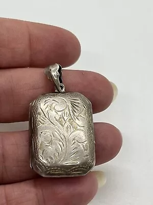 Sterling Silver 925 Etched Picture Locket Vintage Doesn’t Close Well  • $7.60