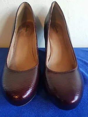 Ladies Clarks Artisan Wage Uk Size 5D Dark Purple Leather  • £15