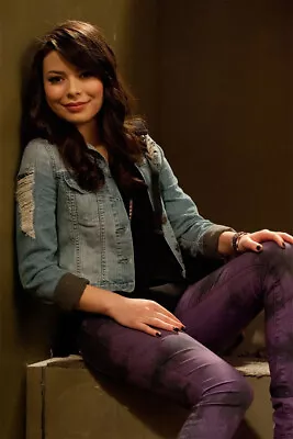 Miranda Cosgrove American Singer And Artist Wall Art Home Decor - POSTER 20 X30  • $23.99