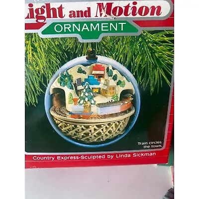 VTG HALLMARK CHRISTMAS ORNAMENTS MAGIC LIGHT And MOTION • $25.20