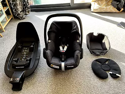 Maxi Cosi Car Seat - Pebble Pro I-Size With Isofix Base • £100