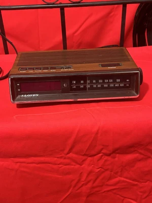 $25.50 • Buy Vintage Lloyds Clock Radio