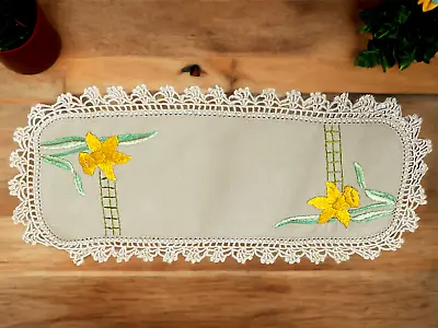 Stunning 1930s Hand Embroidered Daffodil Sandwich Tray Doily. F196-09-linens • $9.07