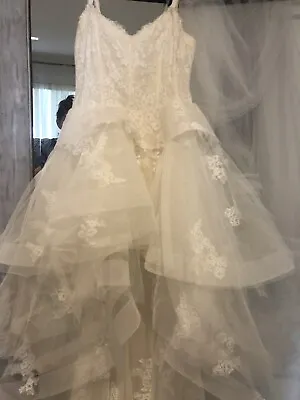 Gorgeous Monique Lhuillier Wedding Dress Size 8-10 • $950