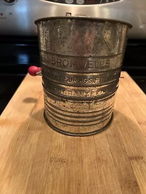 Bromwell’s 5 Cup Measuring Sifter Red Wood Crank Handle Flour Sifter Vintage • $12.37