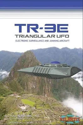 UFO TR3 Triangular U.F.O. Model Kit With Base 181AT21 • £25.81