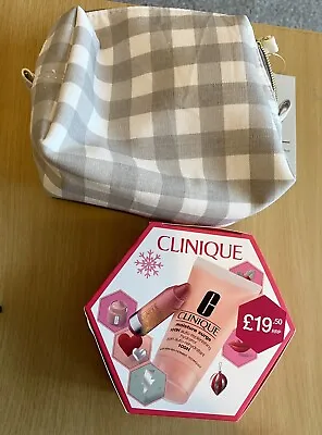 £11.99 • Buy Clinique Moisture Surge Gift Set And Make Up Bag
