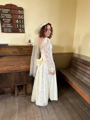 $125 • Buy Vintage 80's White Lace Wedding Gown & Hat Veil