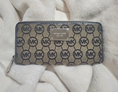 Michael Kors Wallet • $14.98